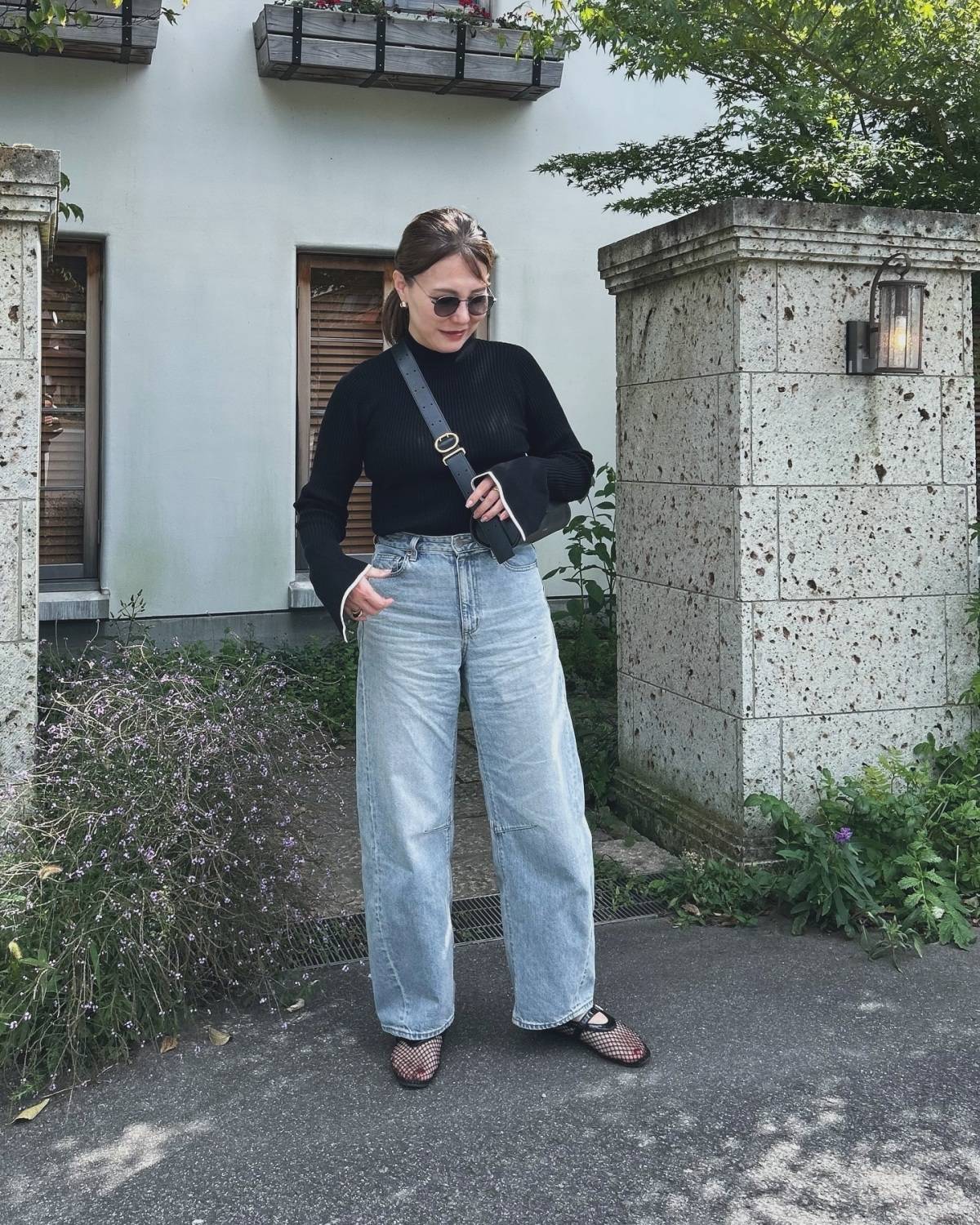 ワイドシルエットのデニムパンツを合わせる♪