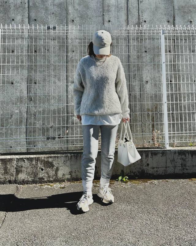 グレーのワントーンコーデ♡