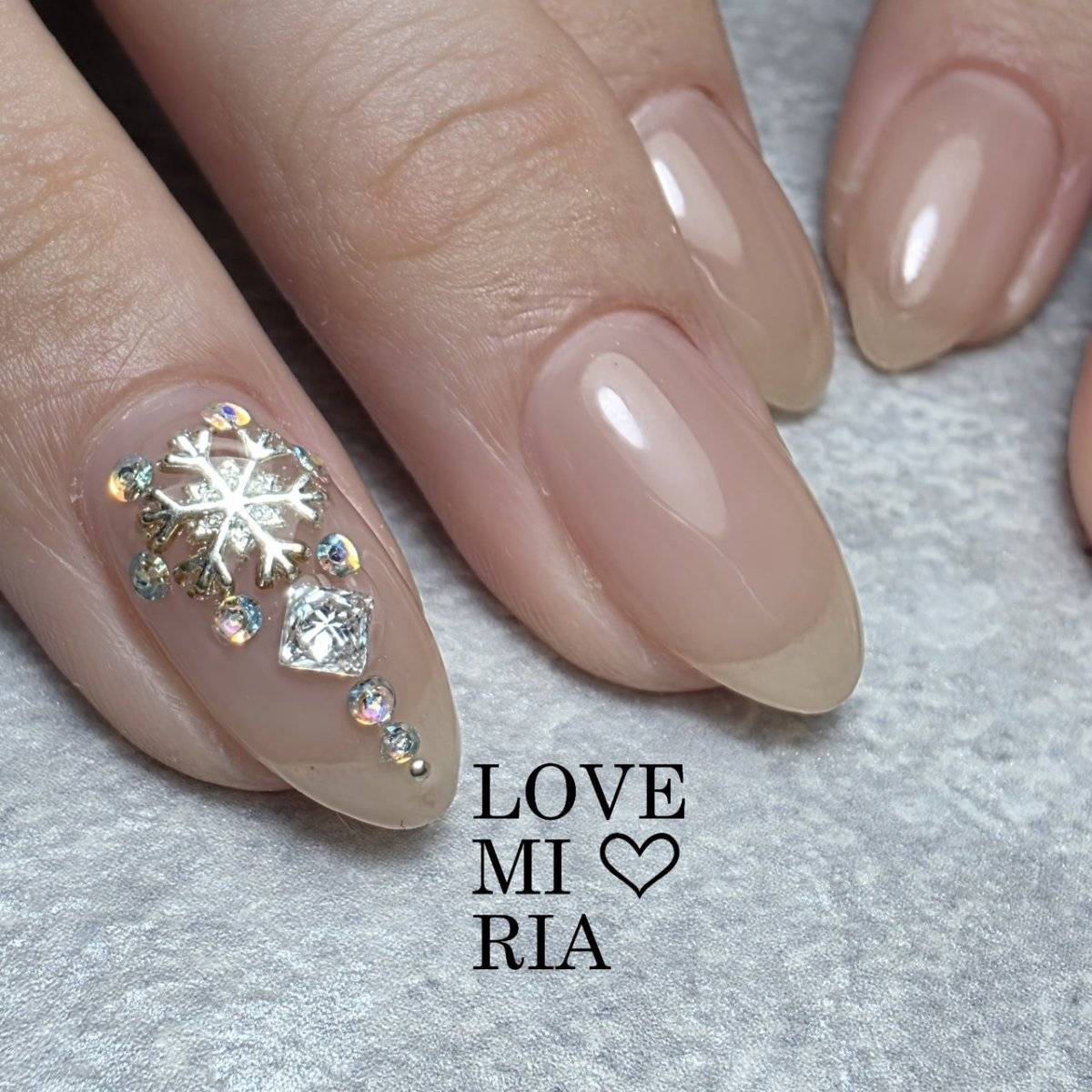 くすみベージュネイル