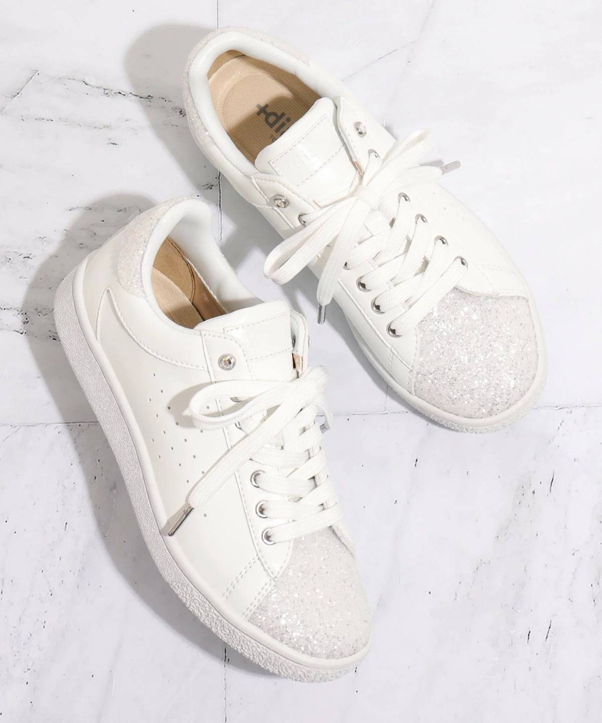 +diana ビジュー付きパンチングスニーカー