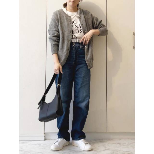 ロゴTシャツの上に羽織る♡