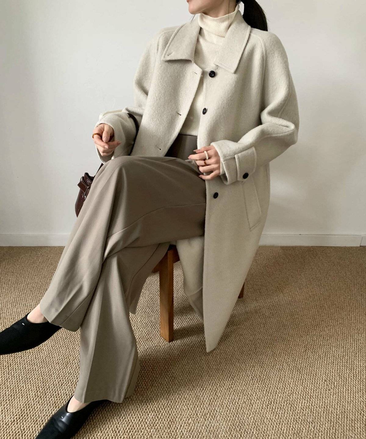 白タートルネックコーデ