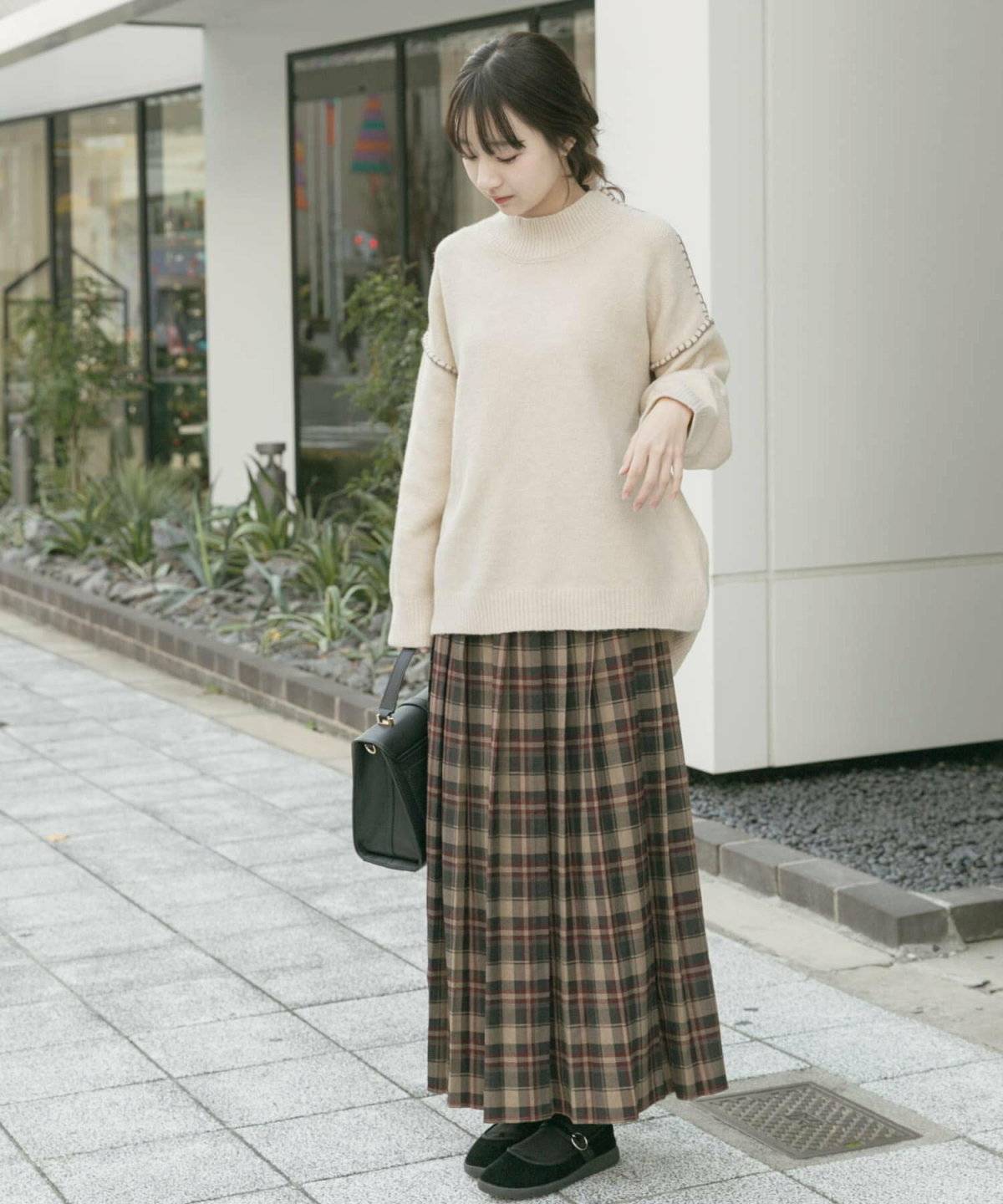 白タートルネックコーデ