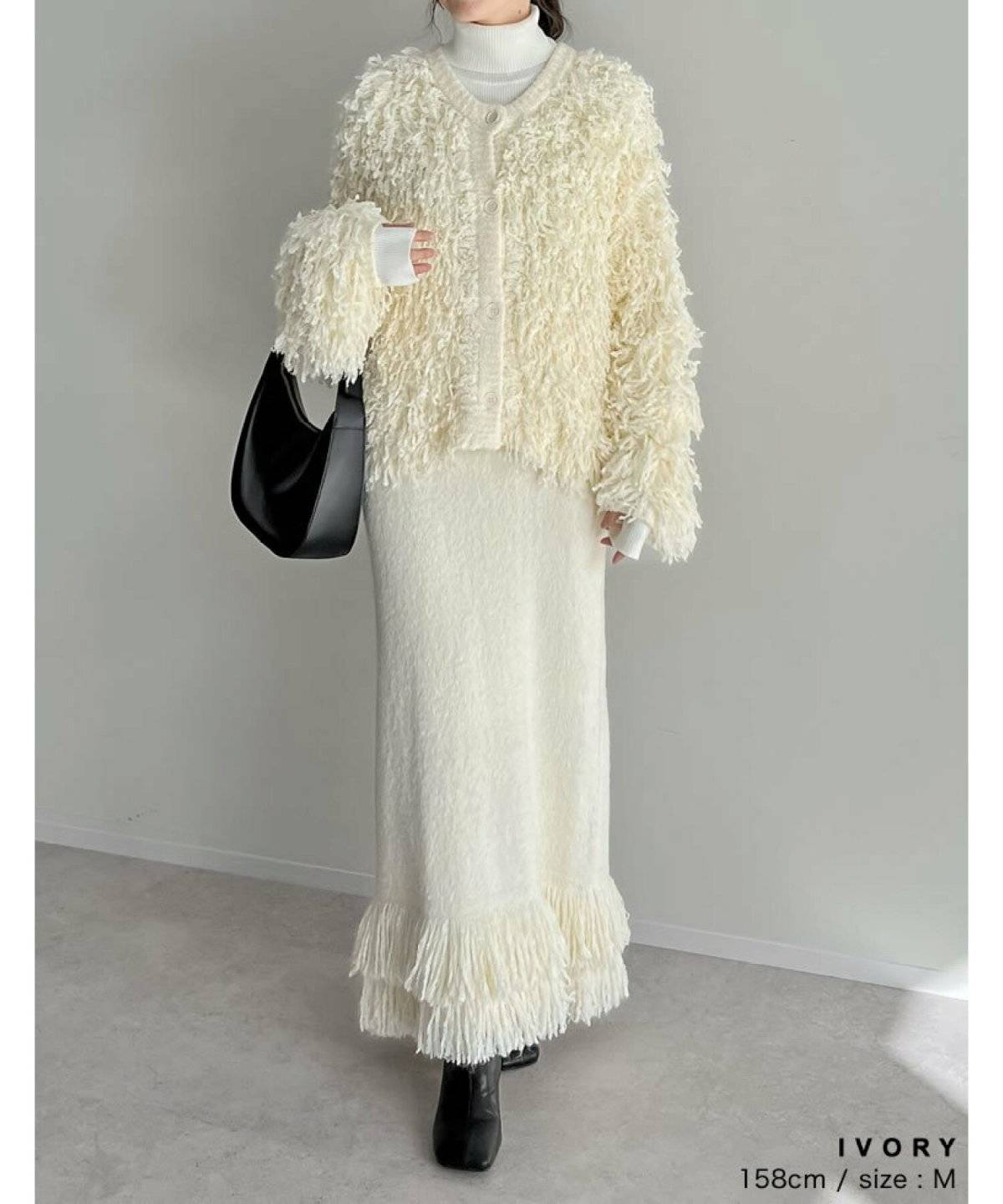 白タートルネックコーデ