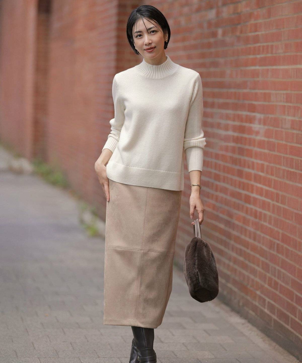 白タートルネックコーデ