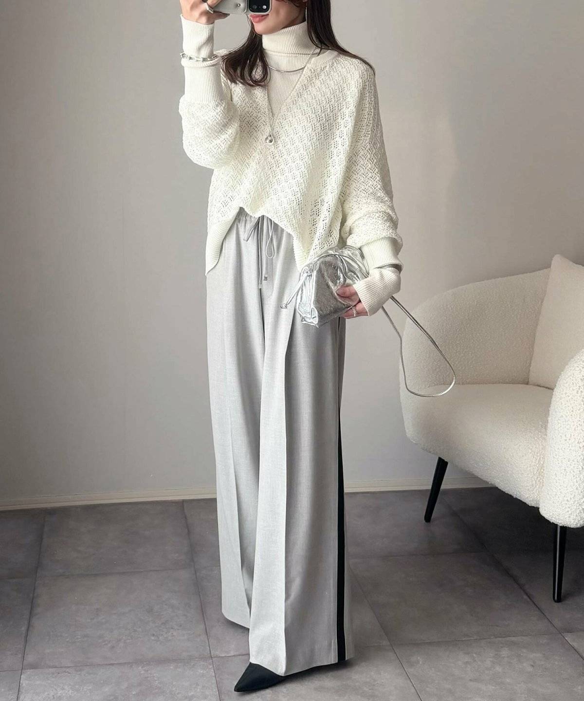 白タートルネックコーデ