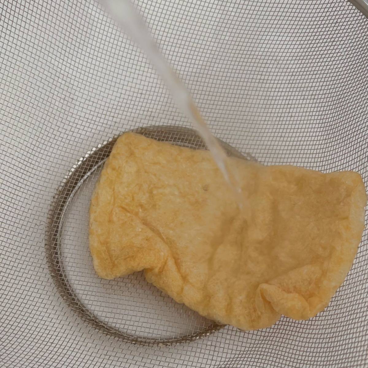 サトウ食品公式の「ピリ辛味噌チーズ巾着もち」のレシピ