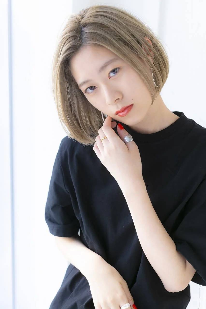 前髪なしワンレンボブ