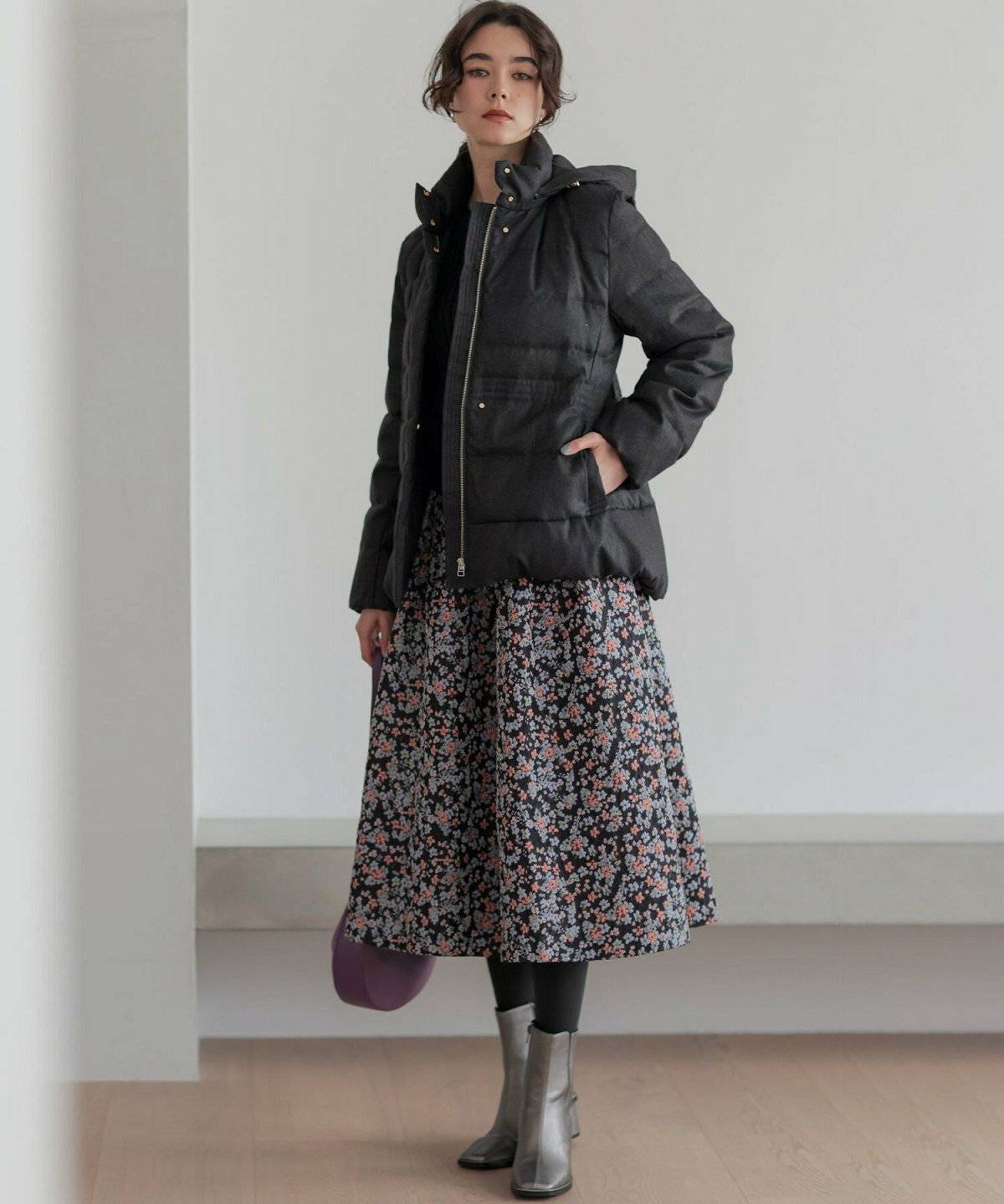 フレアスカートはショート丈のダウンで