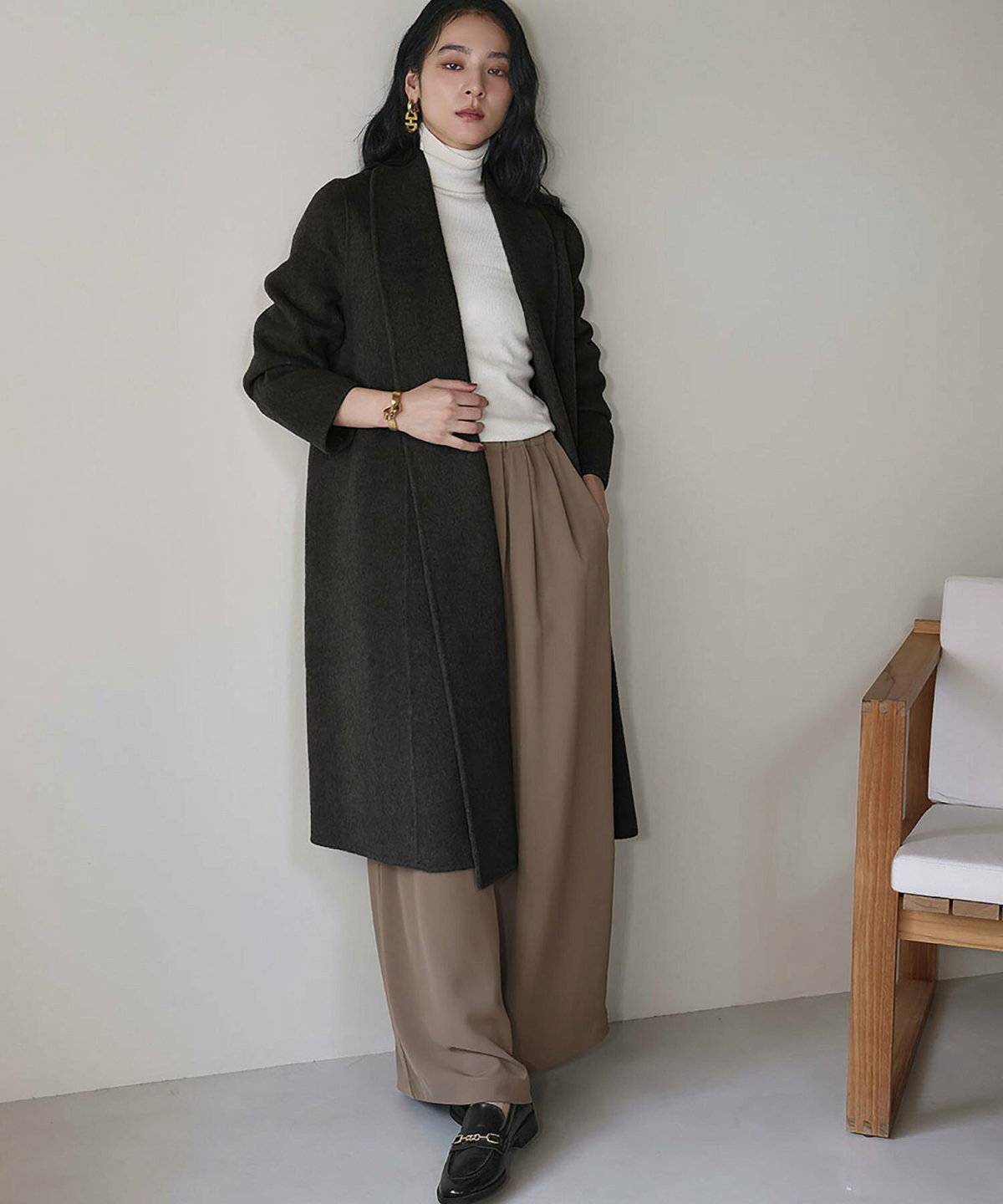 デニム×ローファーで都会的に