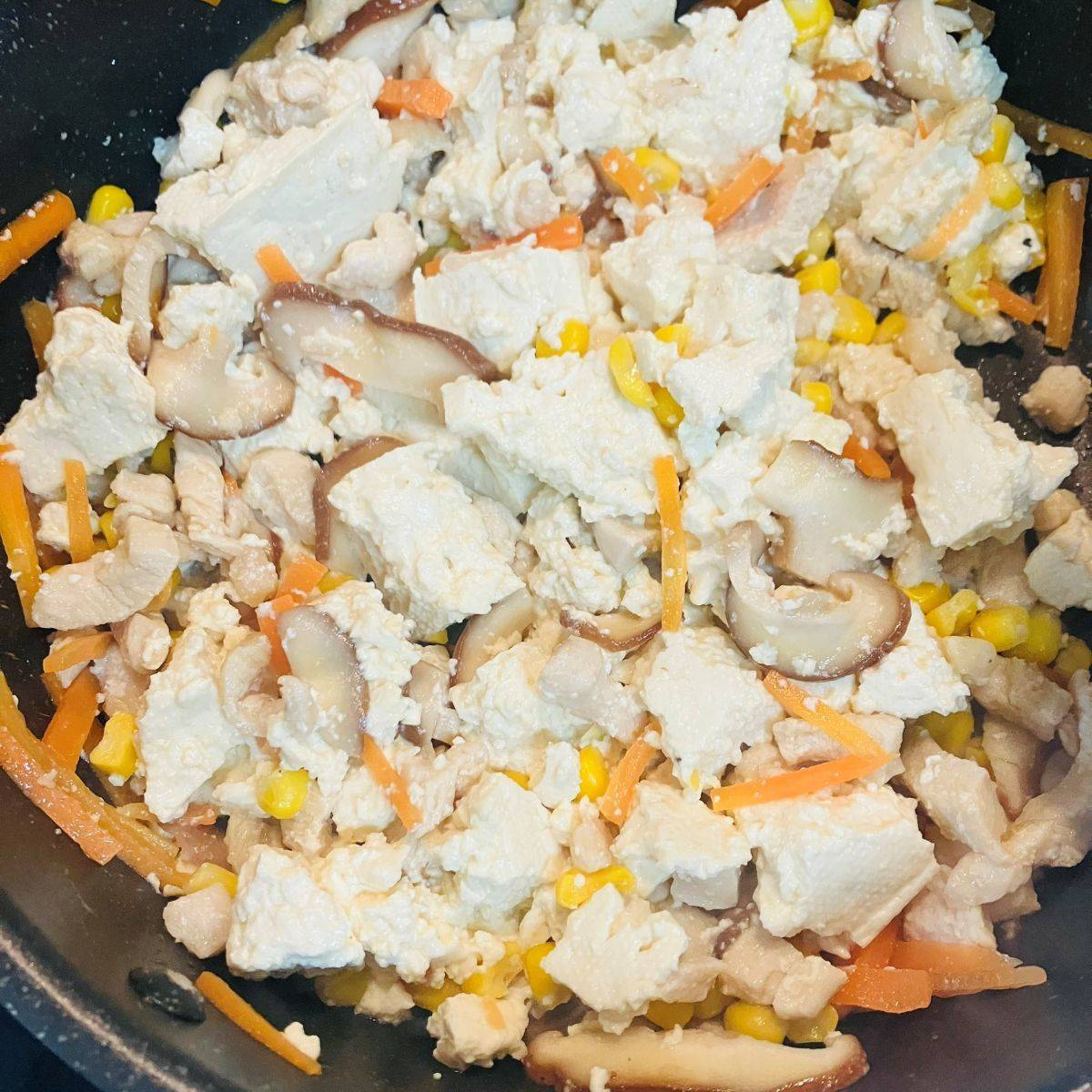 JAグループ公式の「たっぷり野菜と鶏肉の炒り豆腐」のレシピ