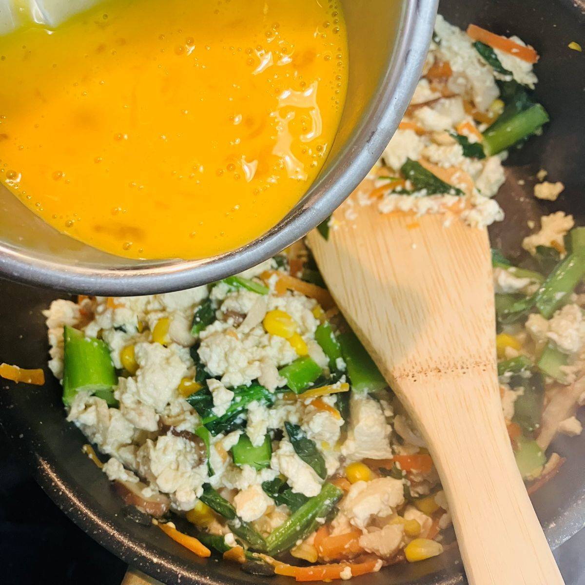 JAグループ公式の「たっぷり野菜と鶏肉の炒り豆腐」のレシピ