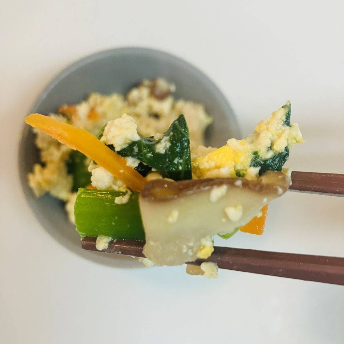 JAグループ公式の「たっぷり野菜と鶏肉の炒り豆腐」のレシピ