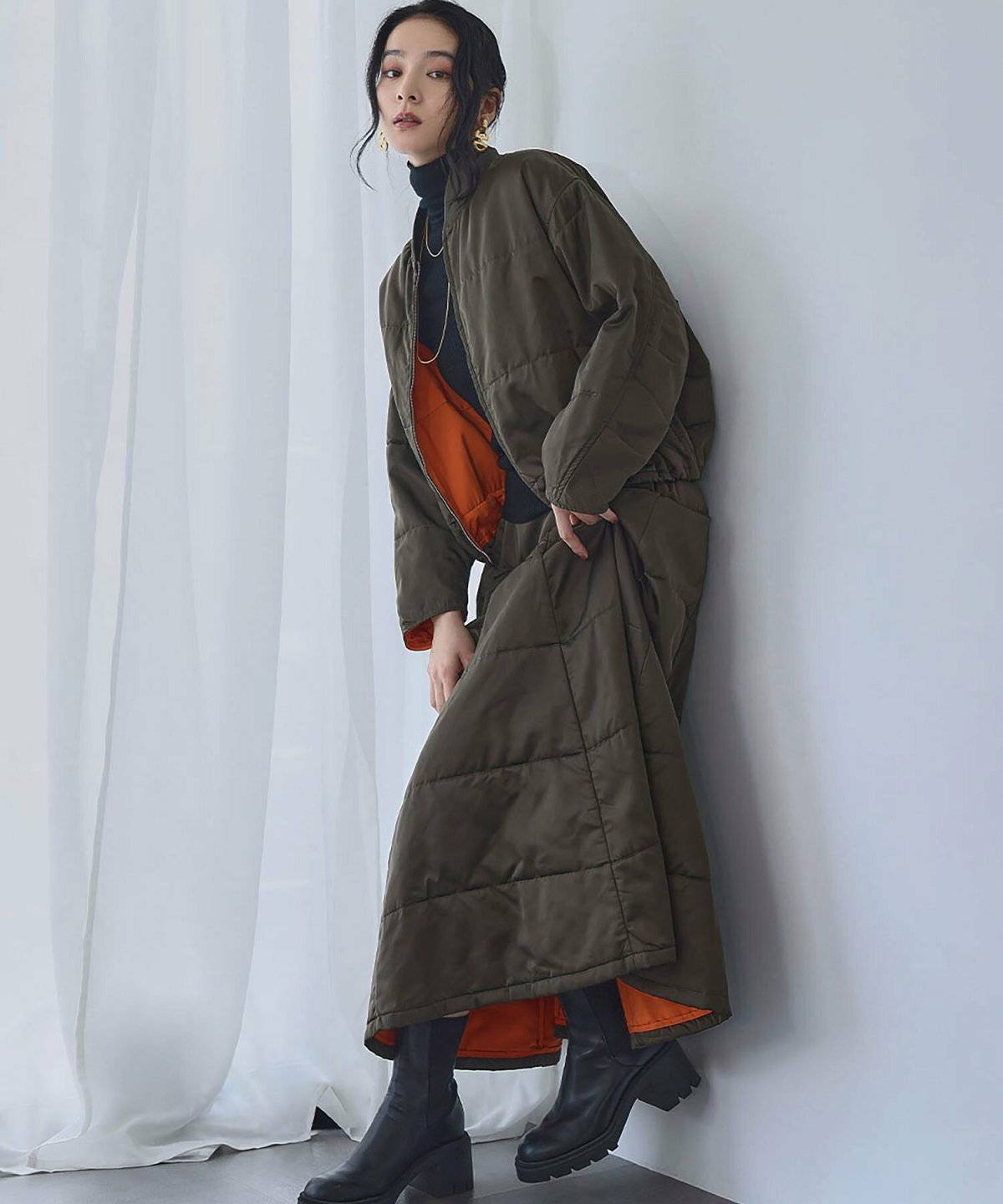 スカートコーデの女性