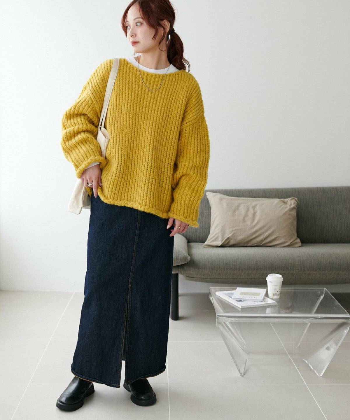 スカートコーデの女性