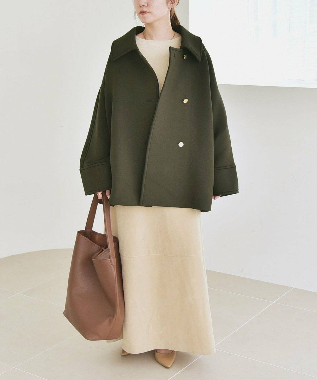 ワンピースコーデの女性