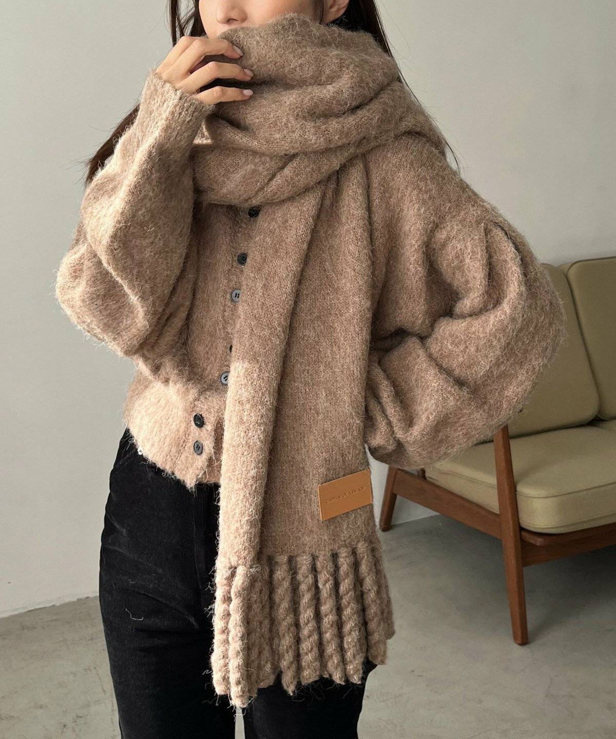 パンツコーデの女性