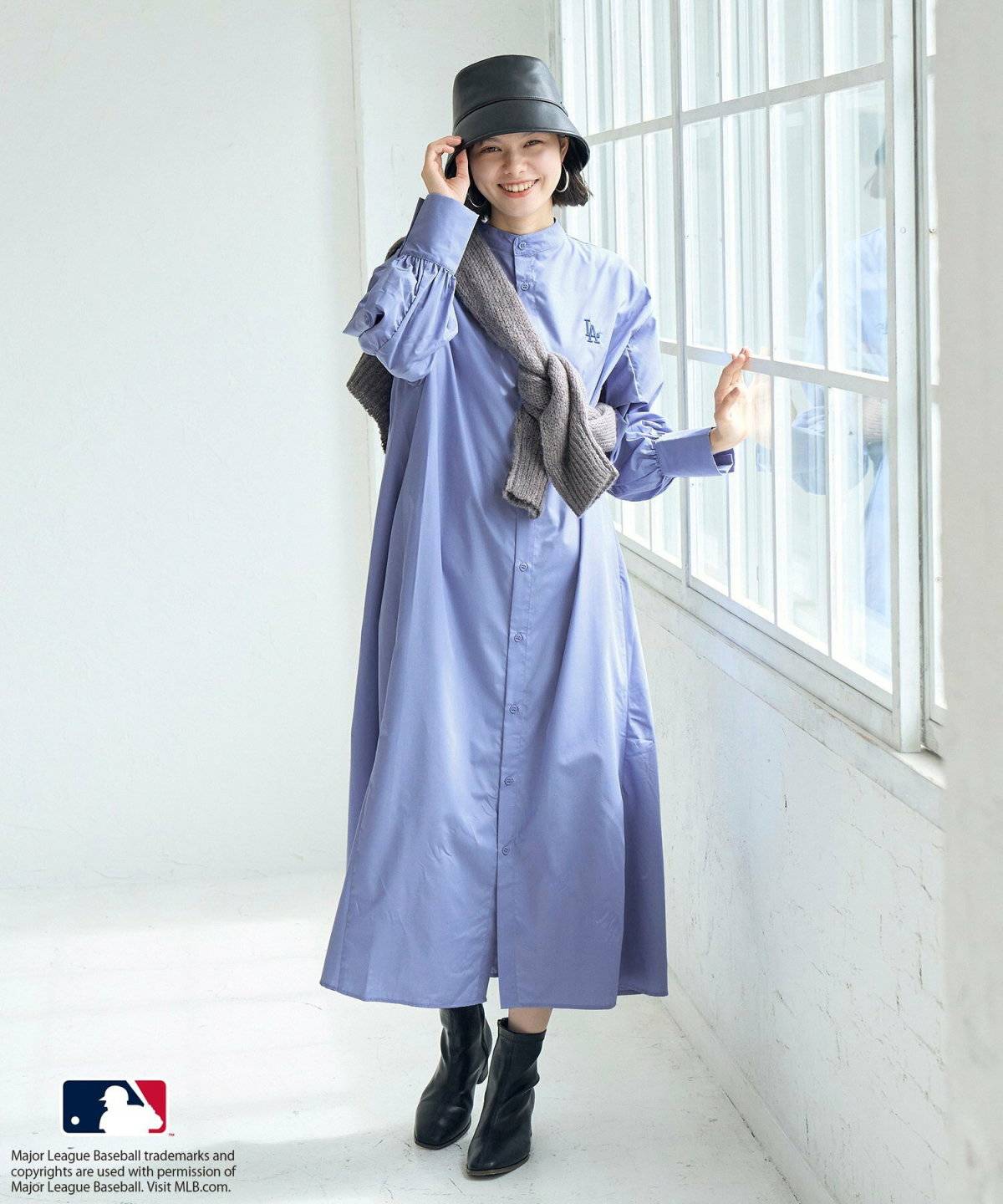 ワンピースコーデの女性