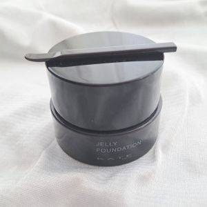 SNSでも超話題……。厚塗り感なしで美肌見えする「最強ファンデ」