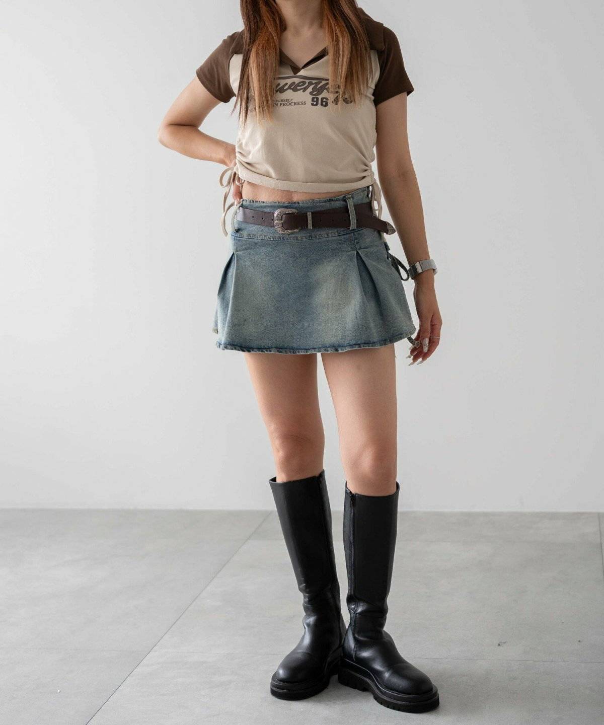 夏コーデの女性