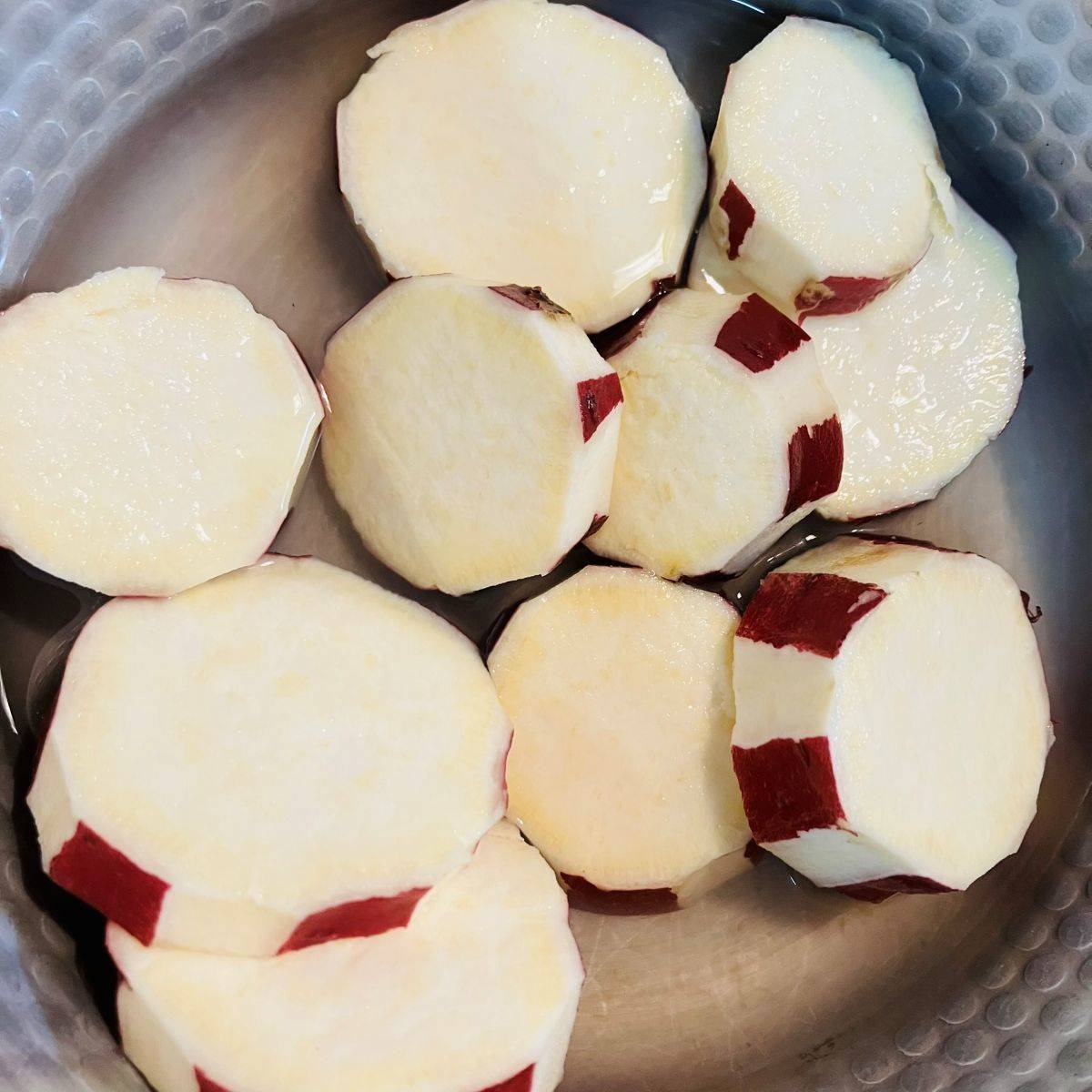 JAグループ公式の「さつま芋とクリームチーズのサラダ」のレシピ