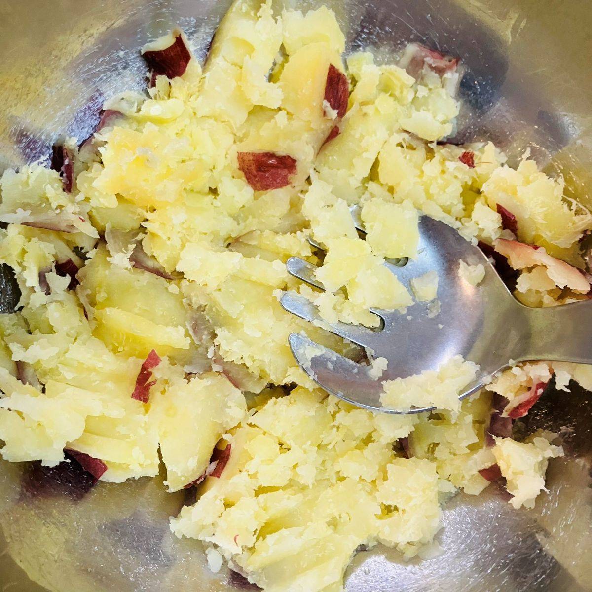 JAグループ公式の「さつま芋とクリームチーズのサラダ」のレシピ