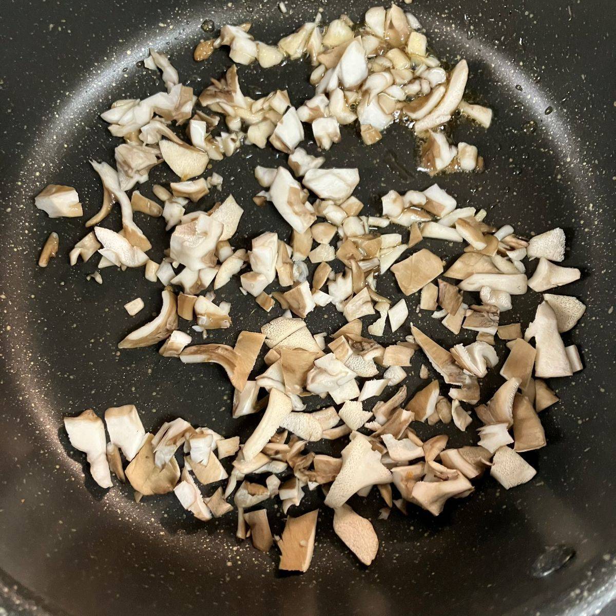 JAグループ公式の「舞茸ご飯のソースメンチカツ丼」のレシピ