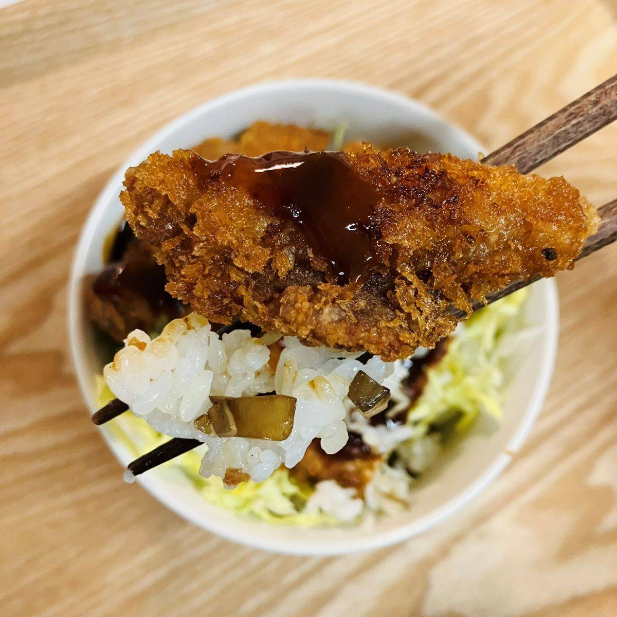 JAグループ公式の「舞茸ご飯のソースメンチカツ丼」のレシピ