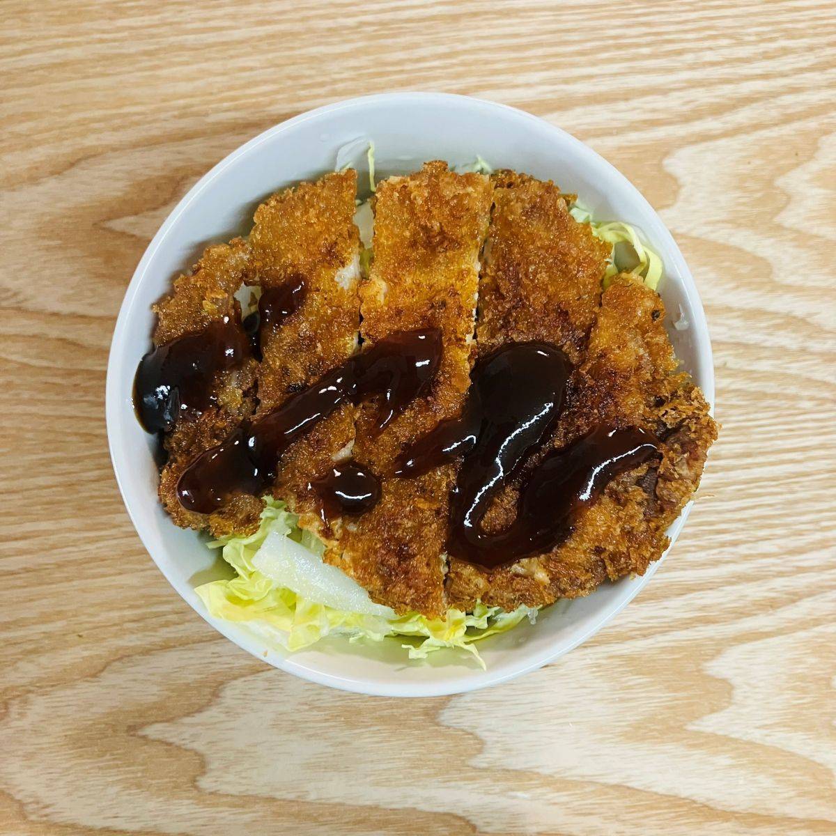 JAグループ公式の「舞茸ご飯のソースメンチカツ丼」のレシピ