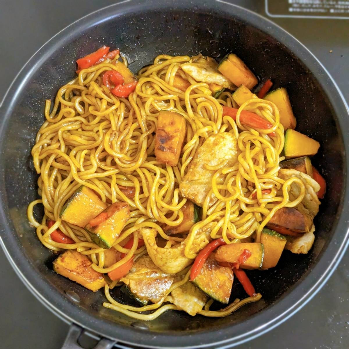 マルちゃん公式「ゴロゴロかぼちゃ焼そば」のレシピ