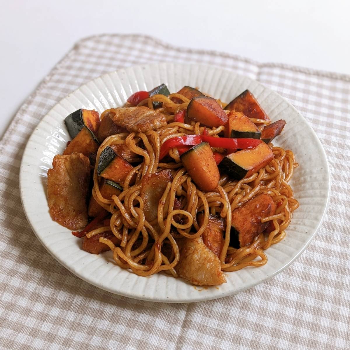 マルちゃん公式「ゴロゴロかぼちゃ焼そば」のレシピ