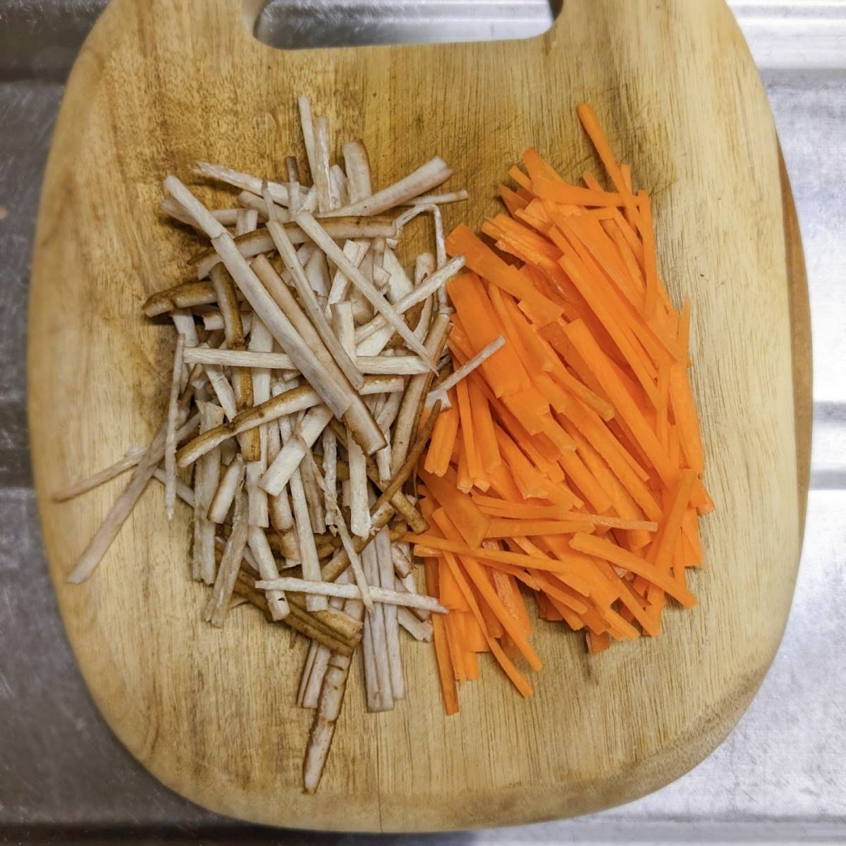 JAグループ公式の「ゴボウと人参の麺つゆすっぱ煮」のレシピ