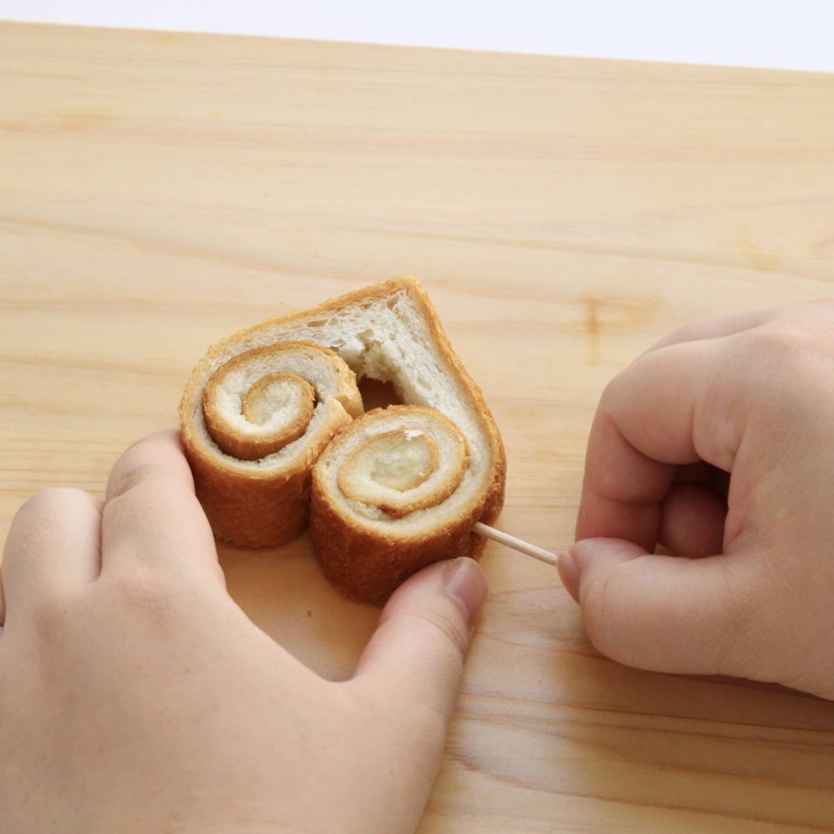 フジパン公式の「パン耳でつくるシナモンロール」のレシピ