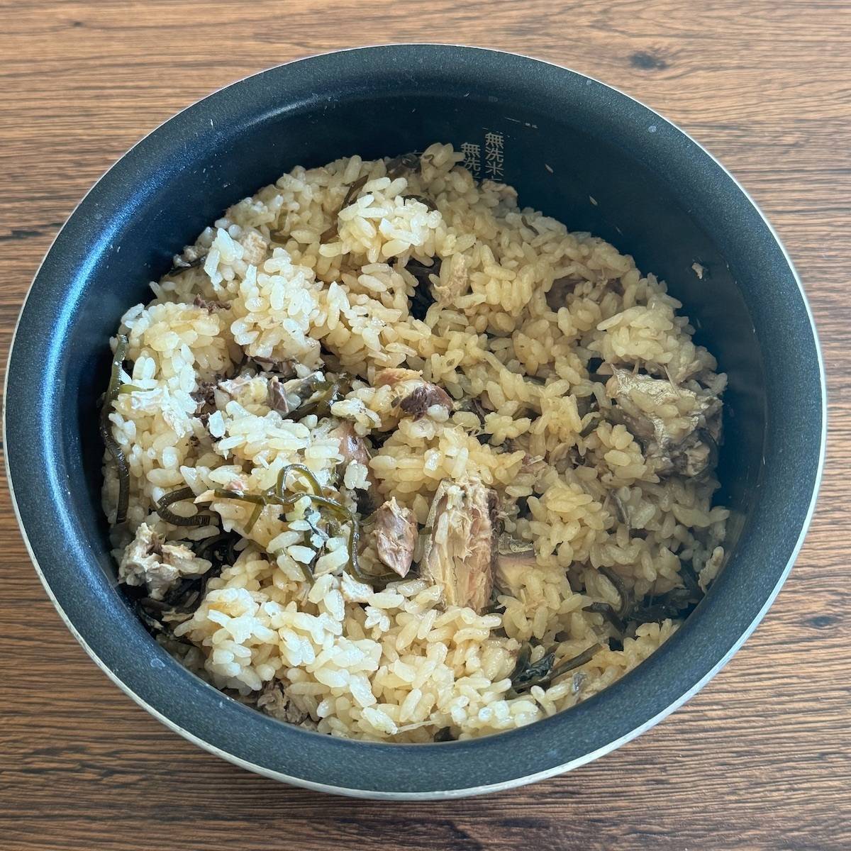 くらこん公式の「塩こんぶとさば缶の炊き込みご飯」のレシピ
