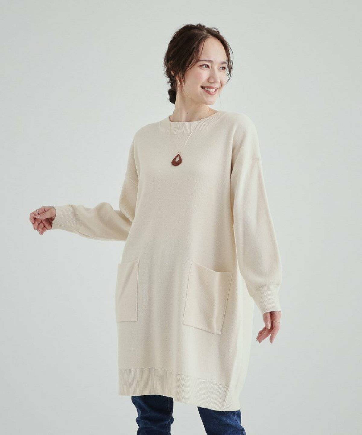 パンツコーデの女性