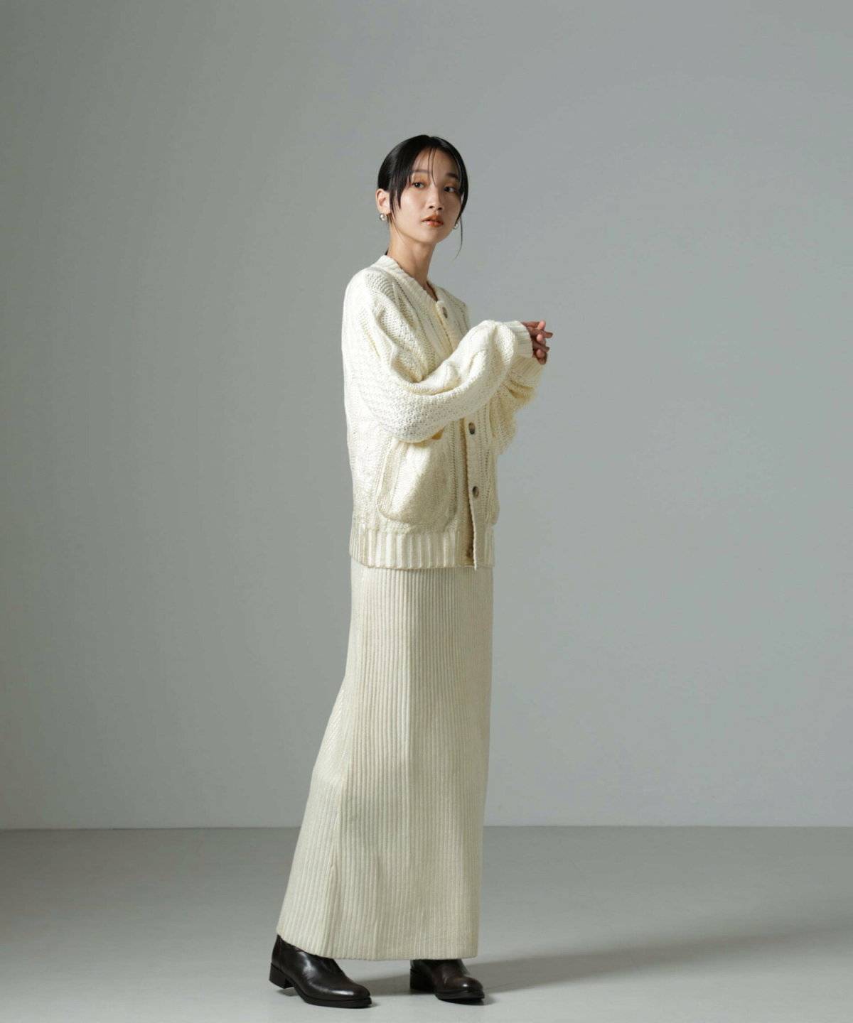 スカートコーデの女性