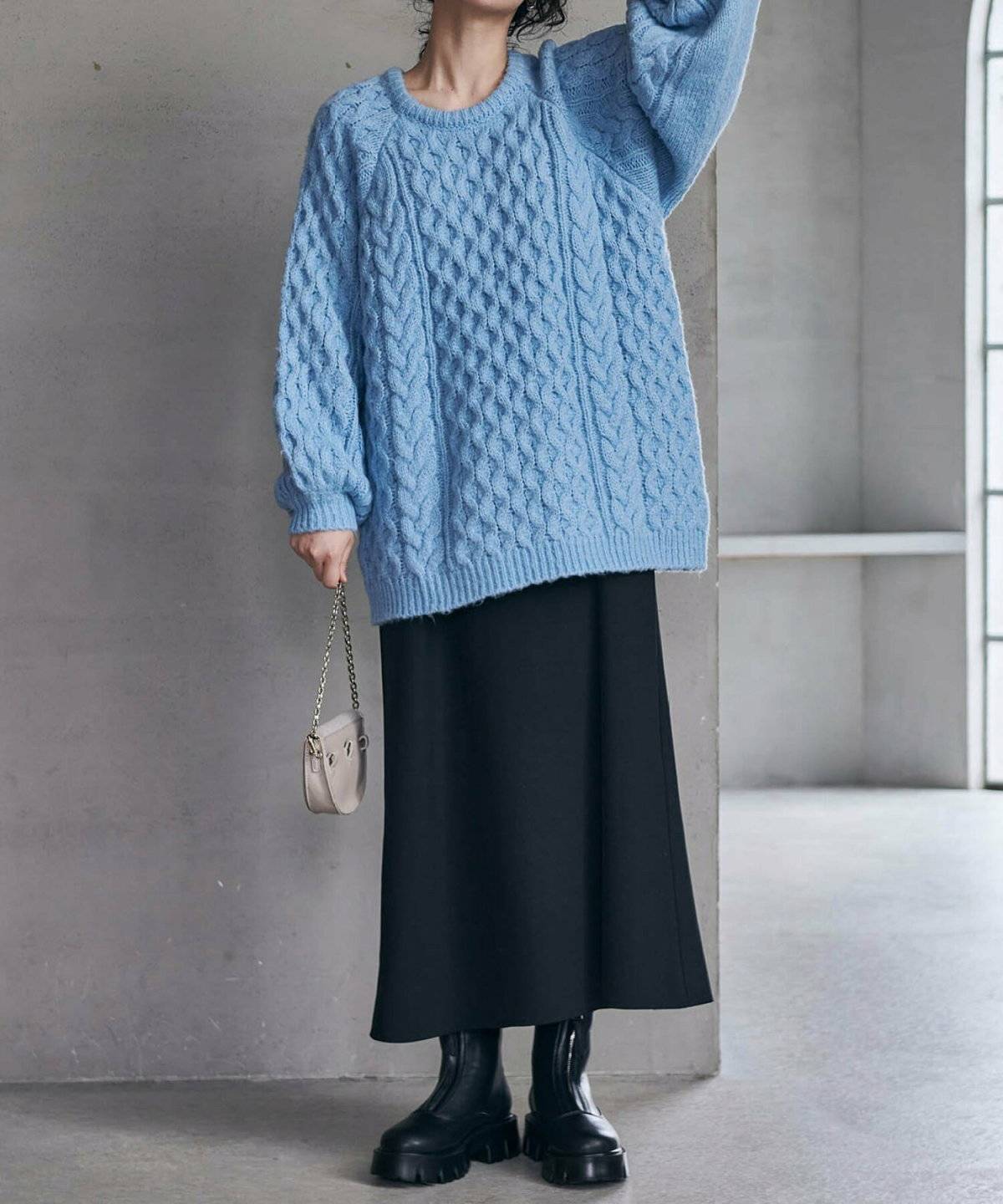スカートコーデの女性