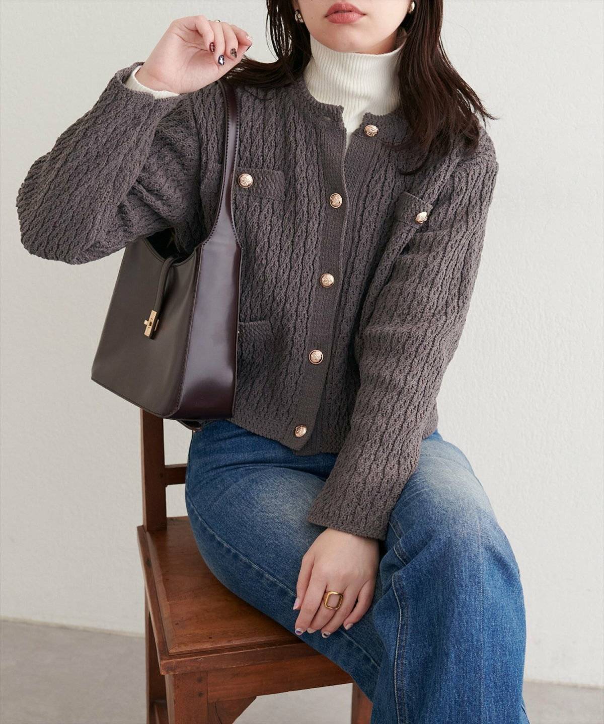 パンツコーデの女性