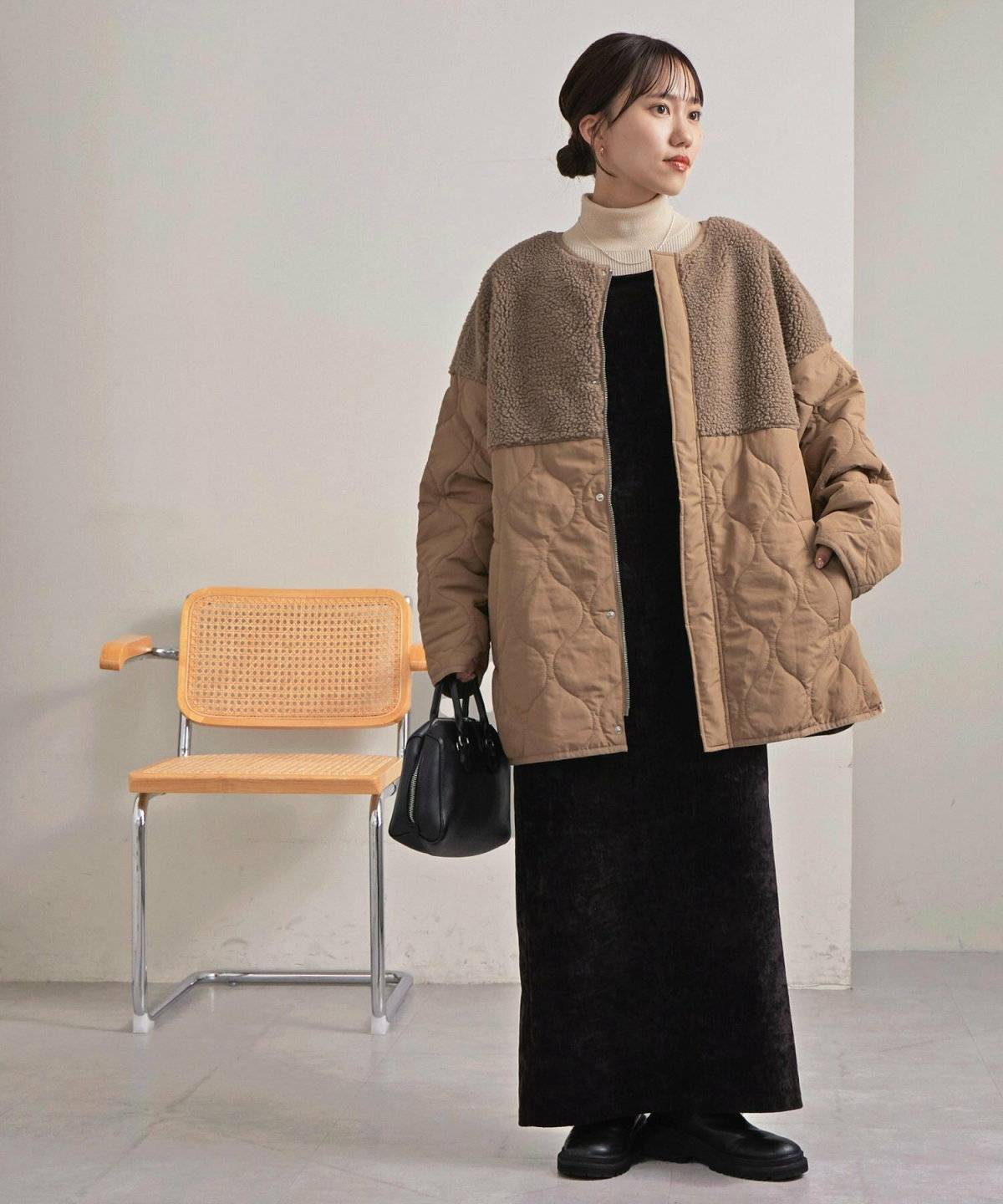 スカートコーデの女性