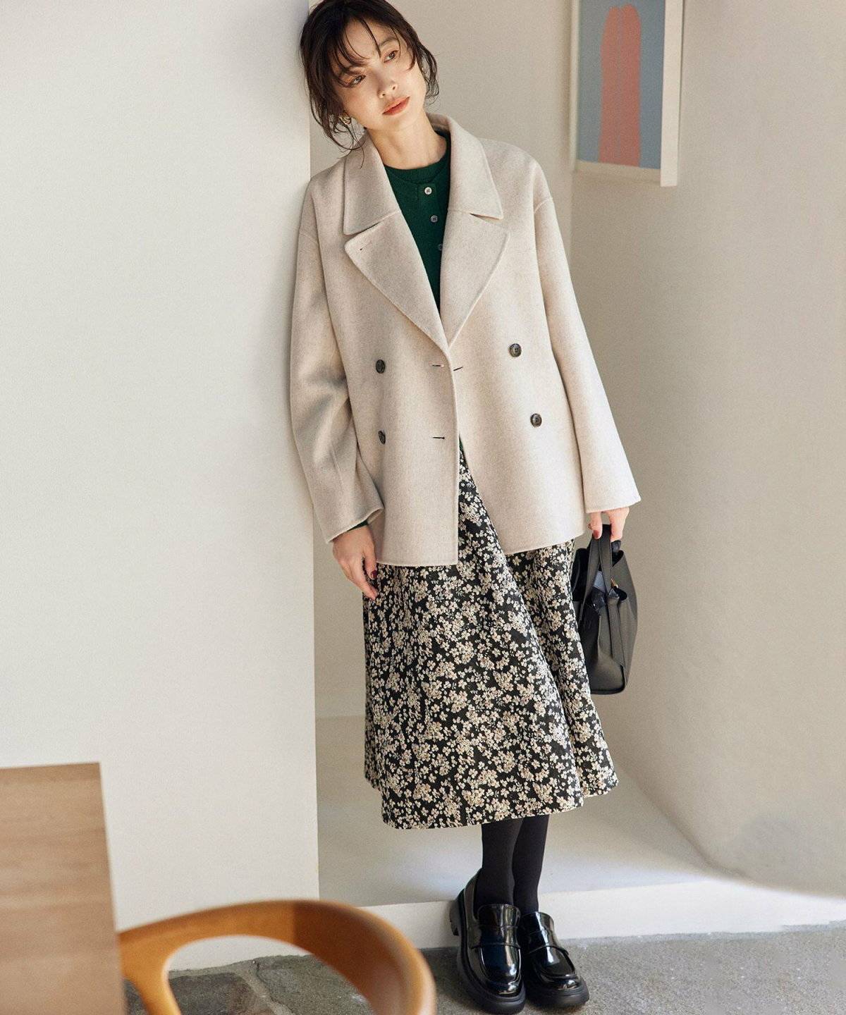 パンツコーデの女性