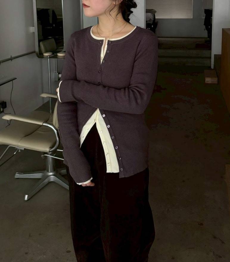 カーディガンのレイヤードコーデ