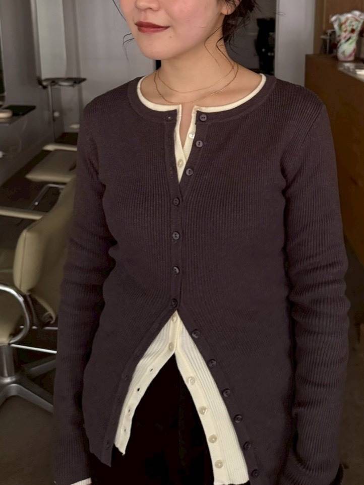 カーディガンのレイヤードコーデ