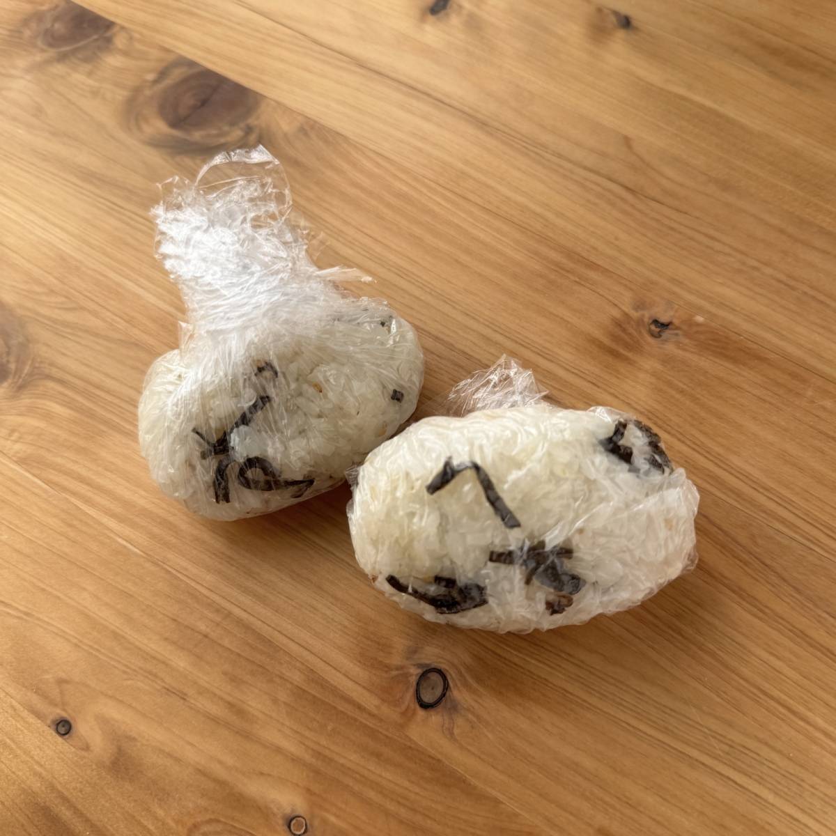 くらこん公式の「塩こんぶ梅かつおおにぎり」のレシピ