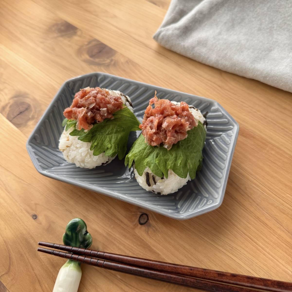 くらこん公式の「塩こんぶ梅かつおおにぎり」のレシピ