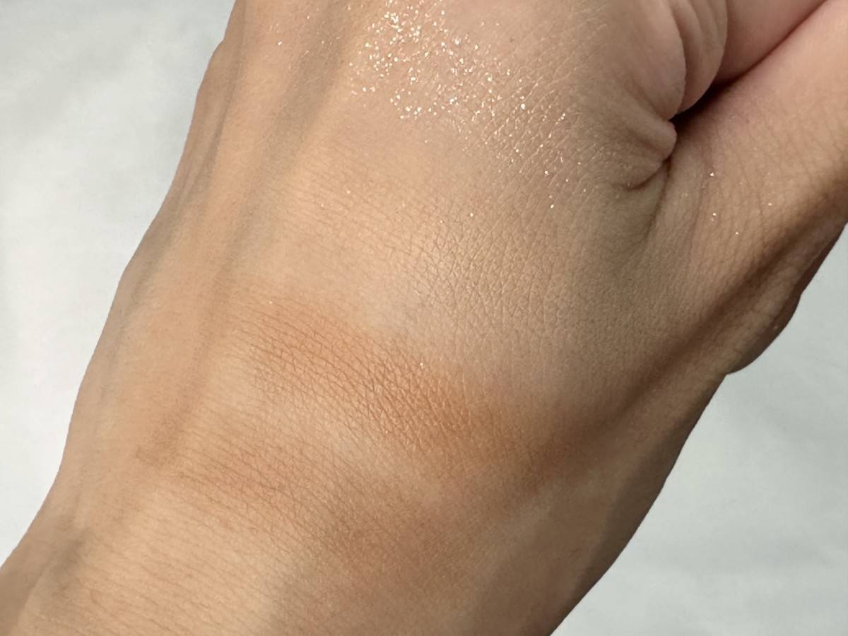 CEZANNE　ビタートーンアイシャドウ　03ビスケットブラウン　スウォッチ画像