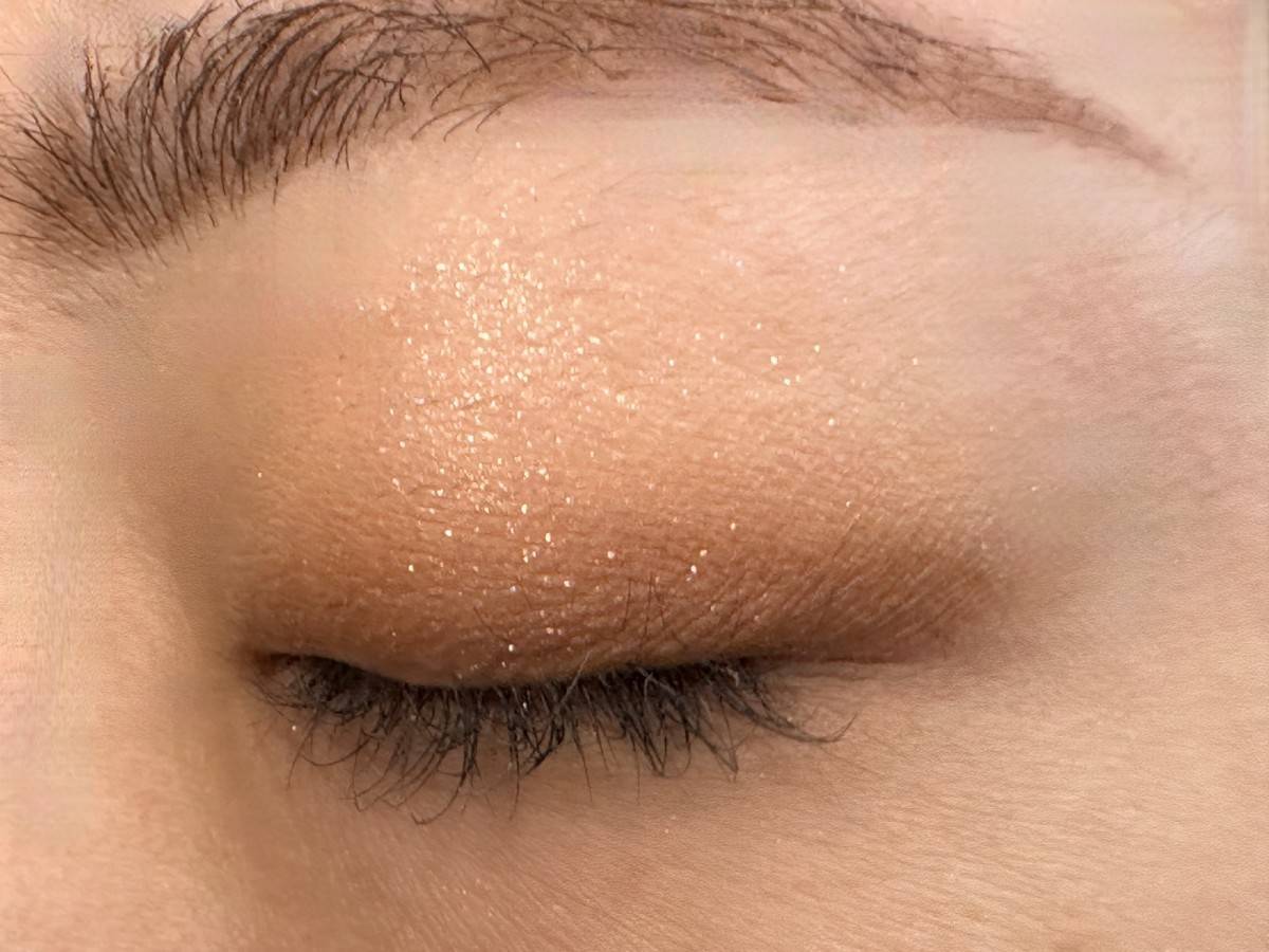 CEZANNE　ビタートーンアイシャドウ　03ビスケットブラウンを使ったメイク方法