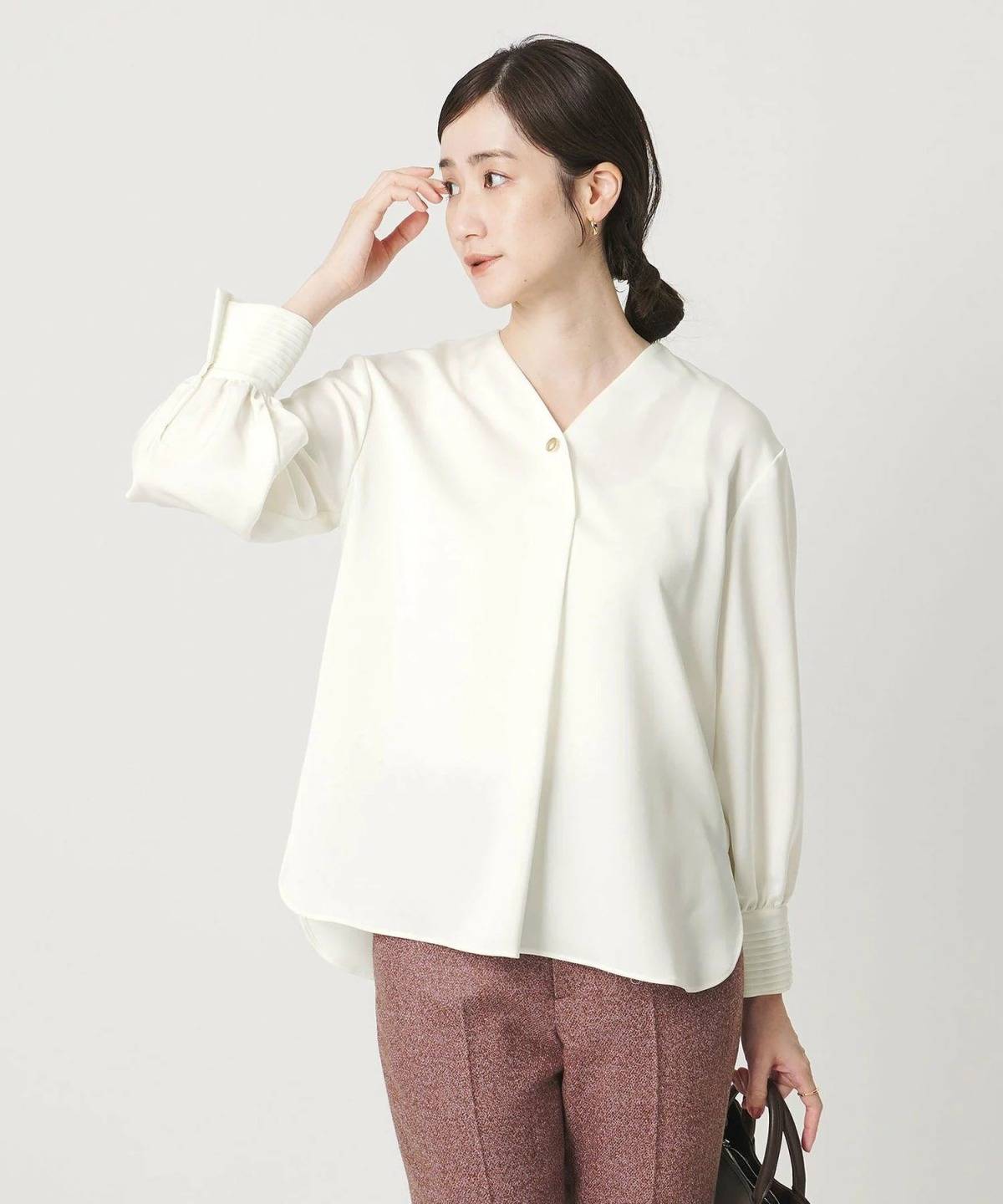 UNITED ARROWS サテン Vネック ブラウス -ウォッシャブル-