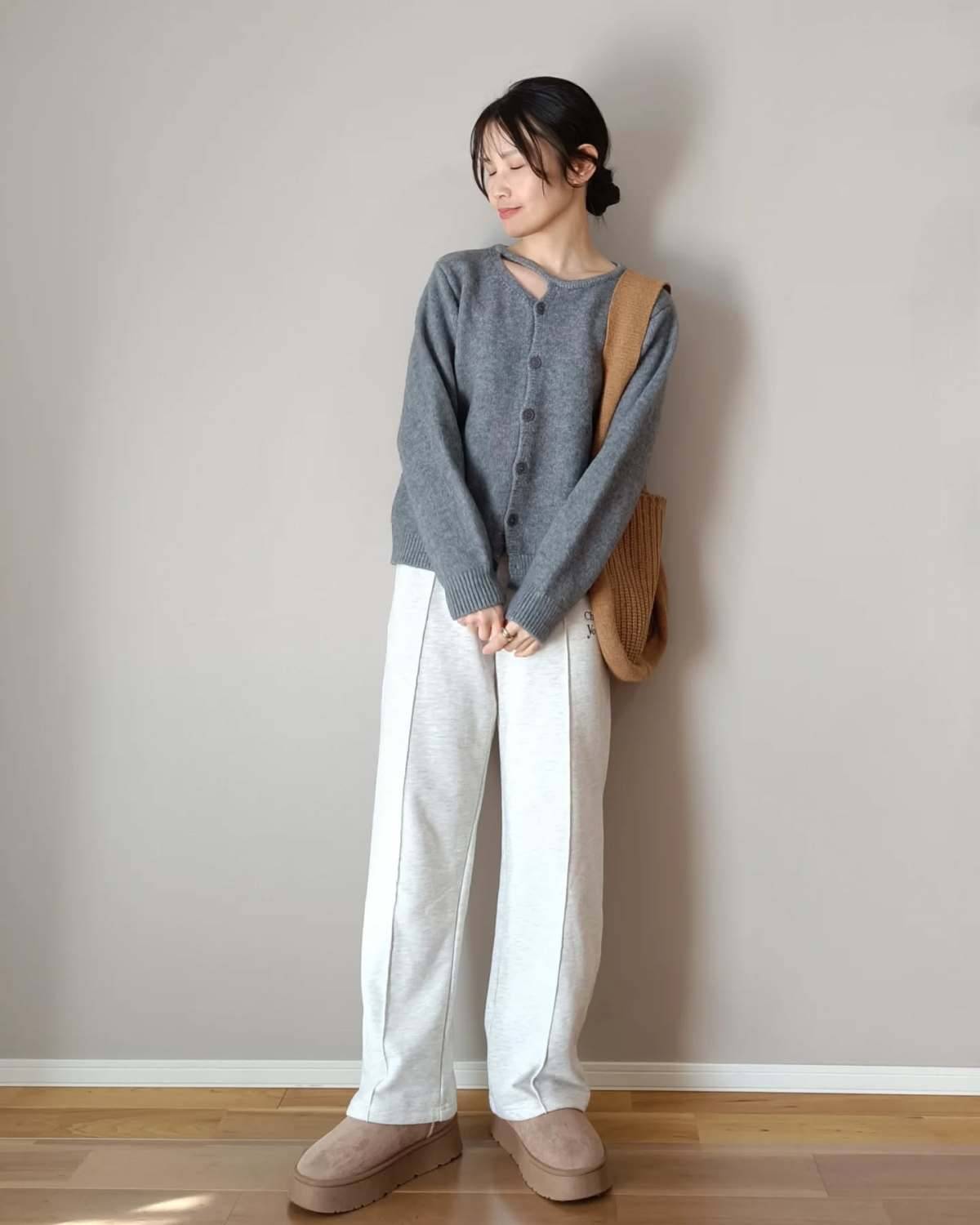 カットアウトデザインのカーディガンを合わせる♡