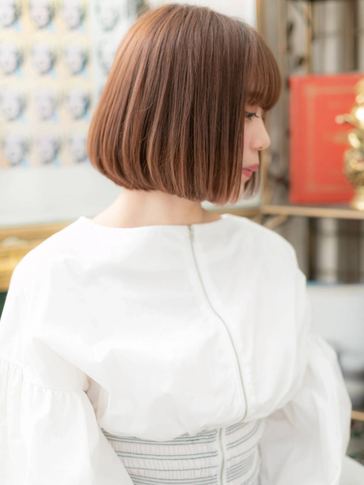 やや前下がりのストレートボブ