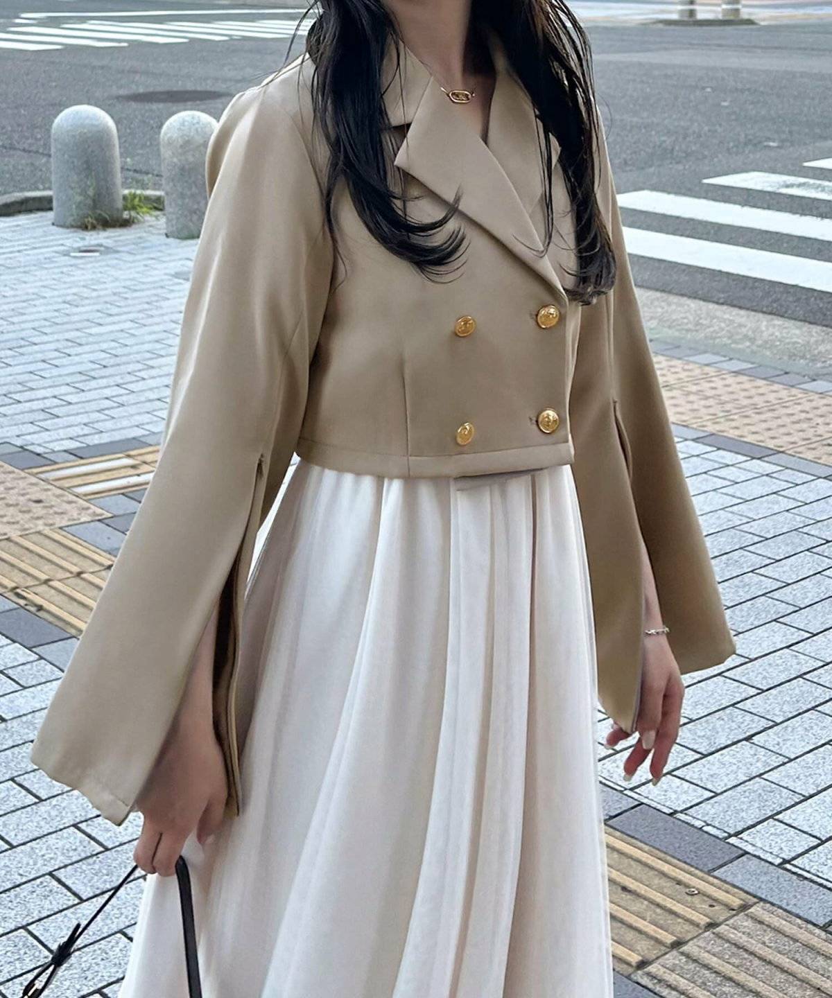 スカートコーデの女性